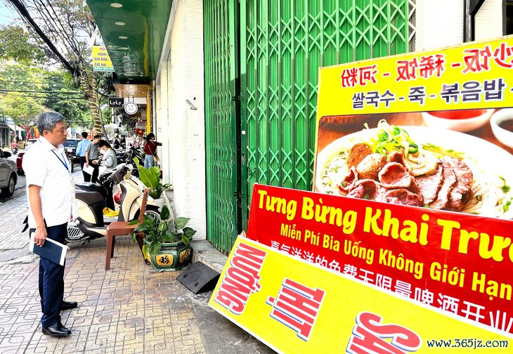 Khách du lịch Trung Quốc nhiều lần bất bình với quán ăn bị tố “chặt chém” ở Nha Trang. - Ảnh 4.